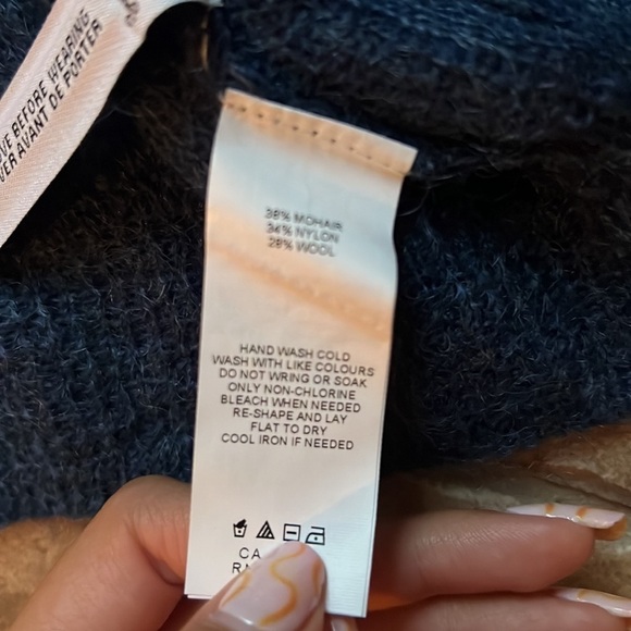 Joe Fresh button down sweater, size small - Picture 4 of 4